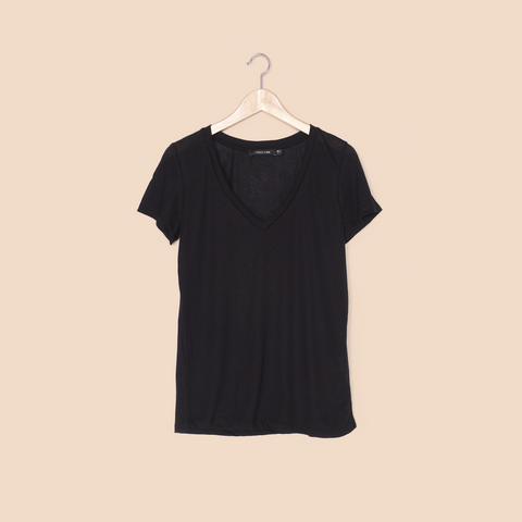 Deep Sexy V / Black - T-Shirt - FORREST and BOB